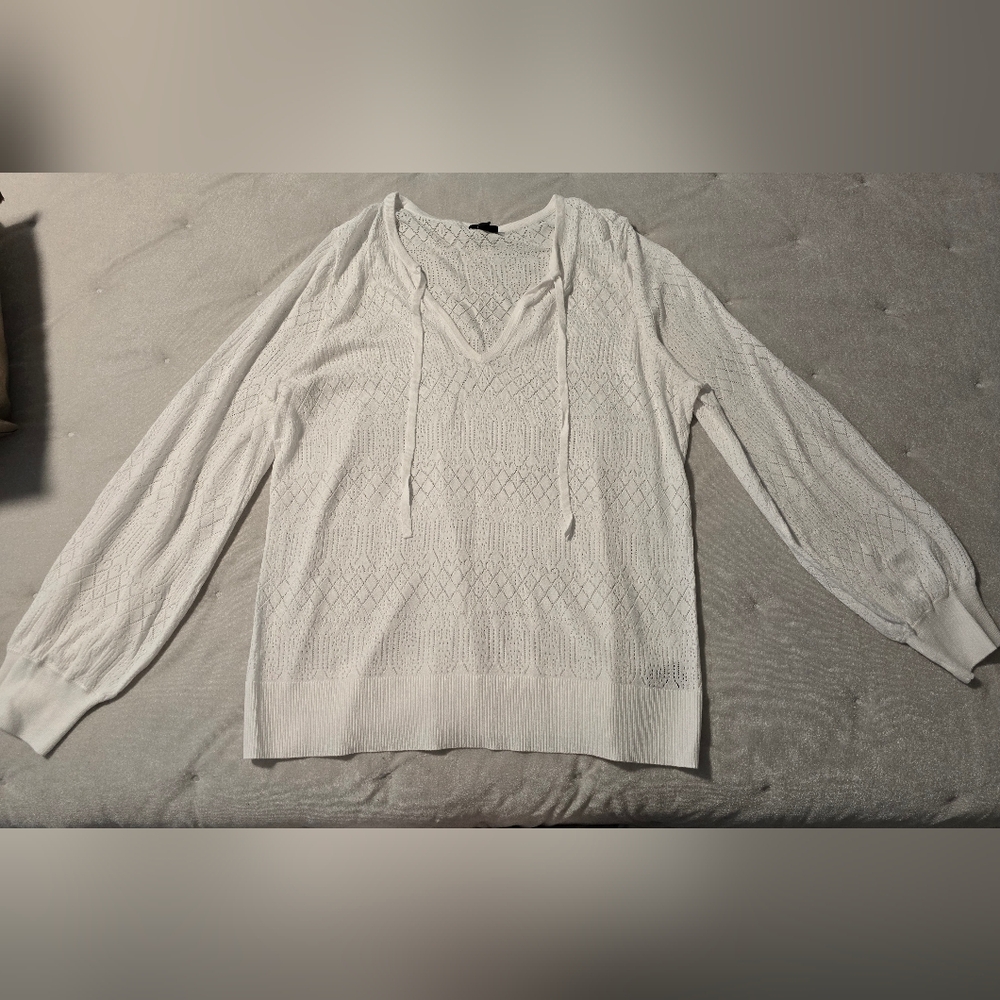Like new!! Lightweight sweater